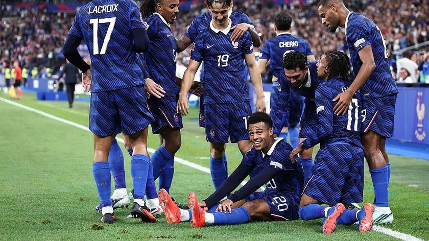 法国4-1比利时 众将开心庆祝进球