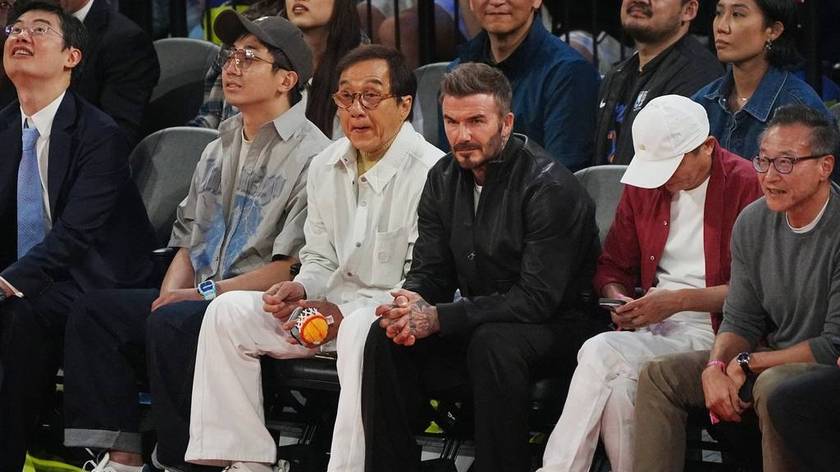 姚明观战NBA中国赛 成龙贝克汉姆同框