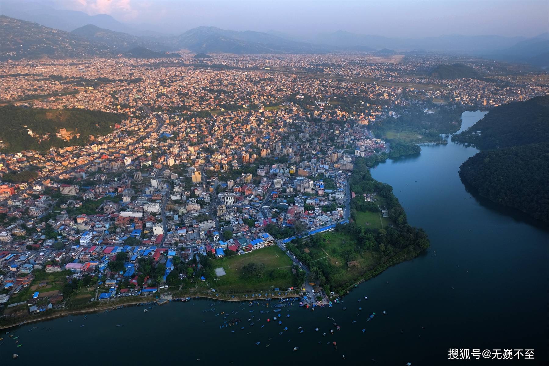 尼泊尔博卡拉费瓦湖