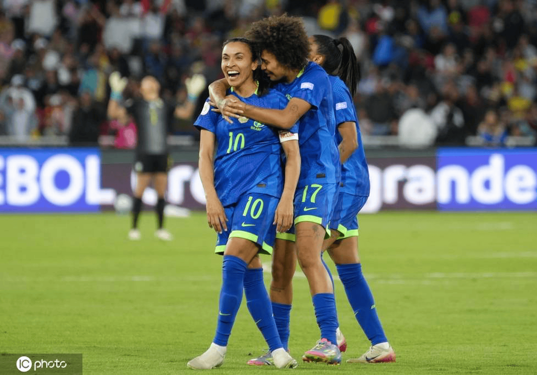 巴西女足点球大战问鼎美洲杯冠军!