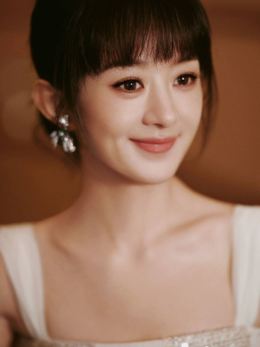 赵丽颖穿流苏裙气质优雅迷人！梳齐刘海发型超可爱