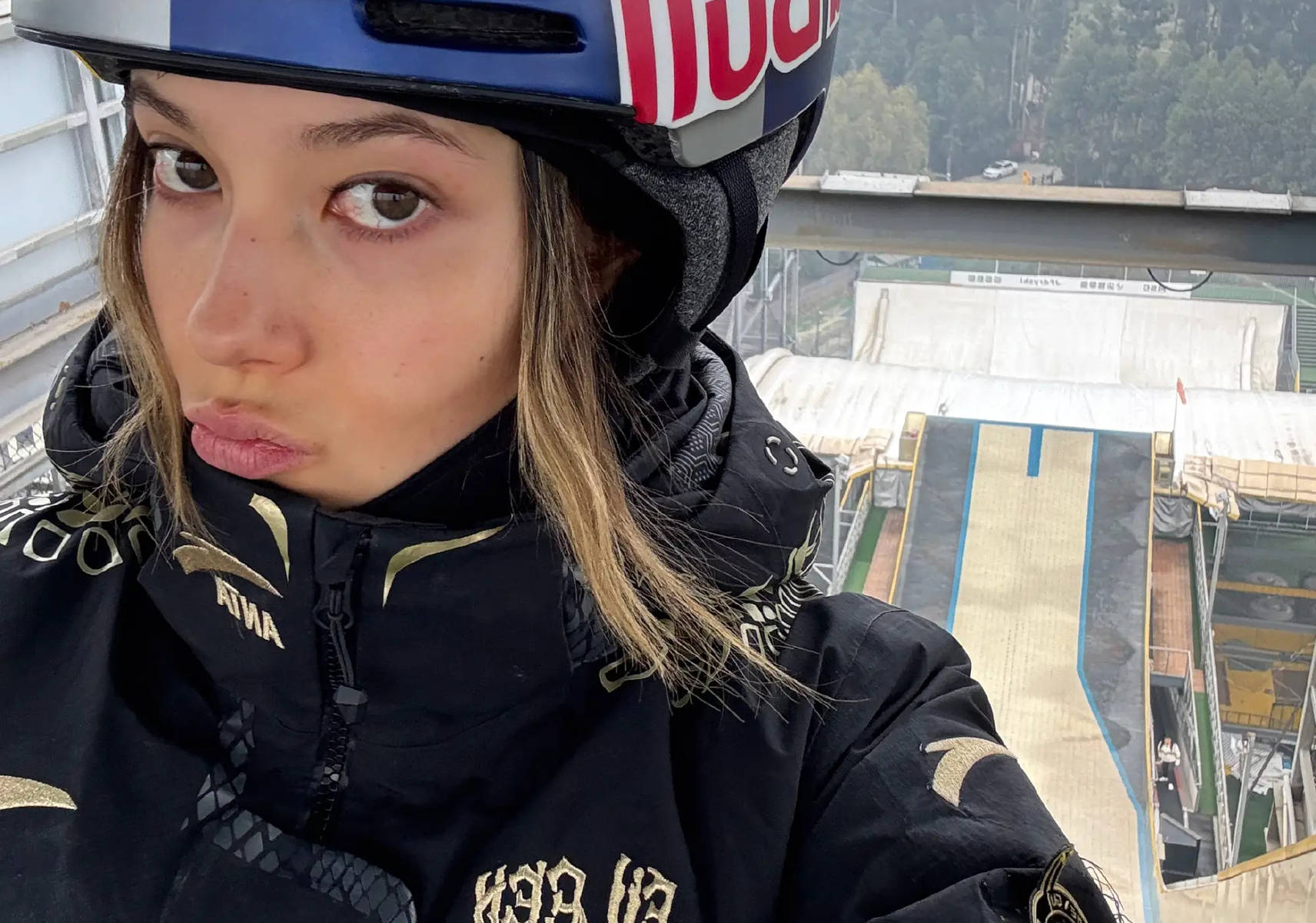 谷爱凌更新生活美照！大方秀纤细美腿身材超好