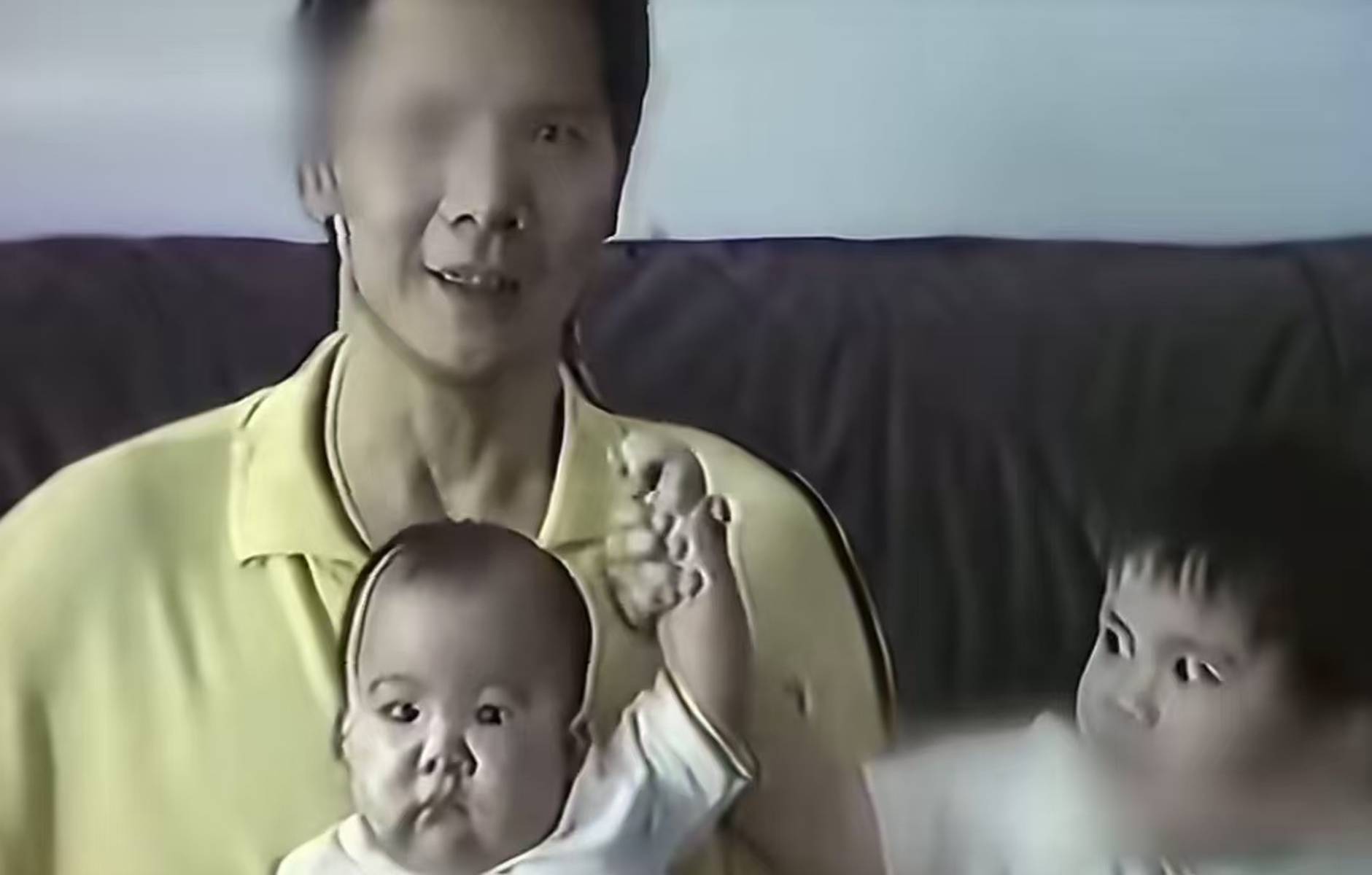 向太发一家四口旧照 向华强年轻时颜值与向佐一样