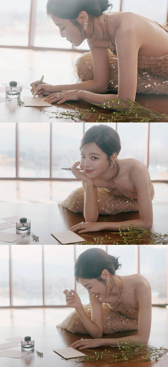 辛芷蕾金色拖尾裙华丽优雅 展露曼妙身姿曲线迷人