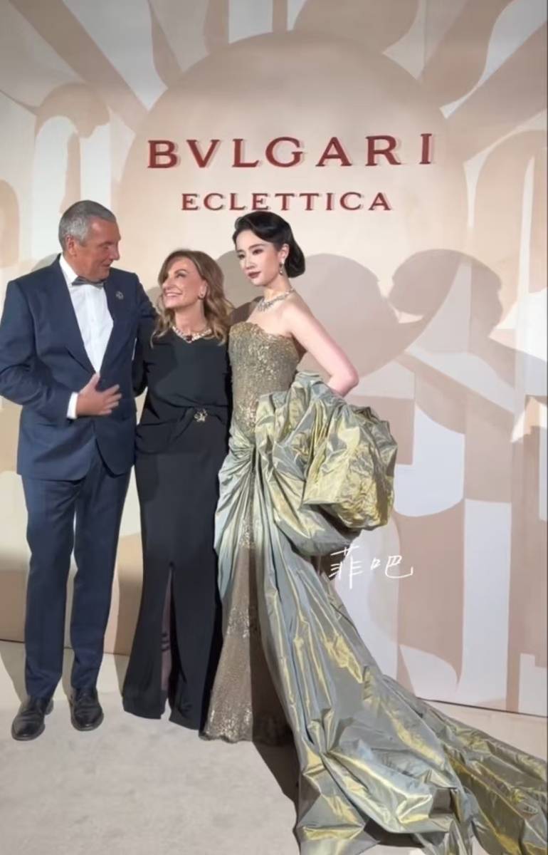 刘亦菲穿抹胸鎏金裙温婉大气 钻饰加身显优雅矜贵