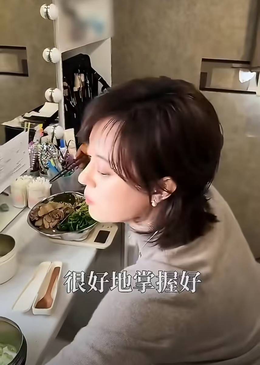 孙俪片场吃减脂餐超自律 餐食克数控制分毫不差