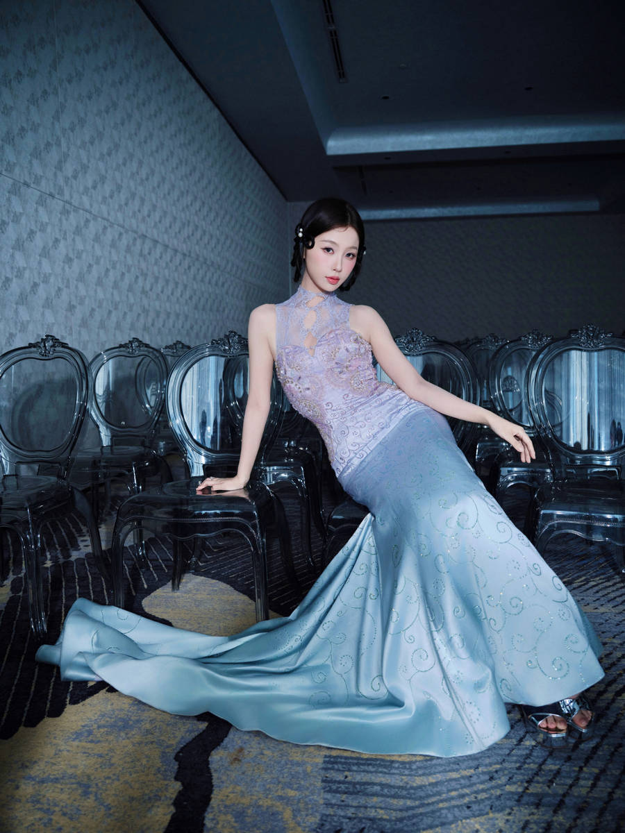 虞书欣穿蕾丝旗袍复古优雅 鱼尾裙摆显曼妙动人