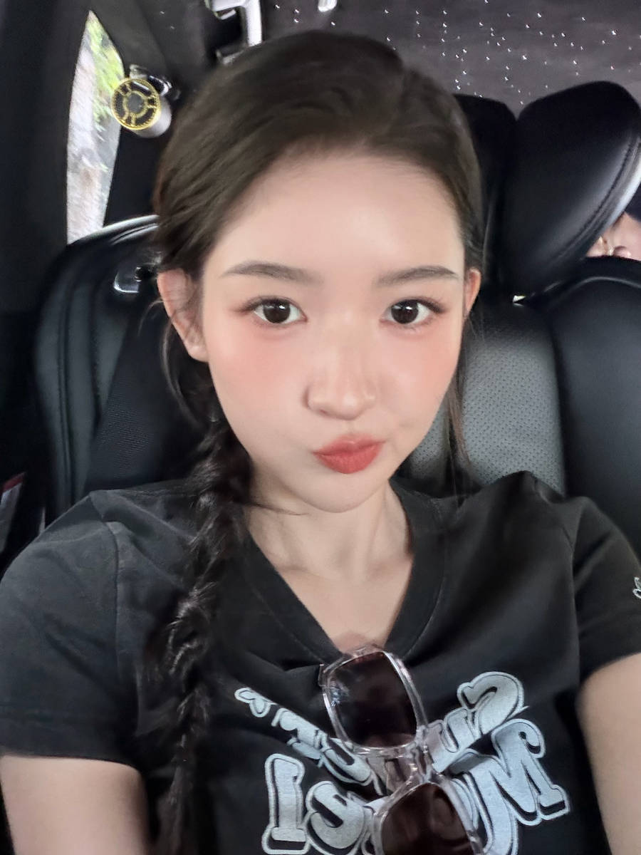 王玉雯日常随拍掉落！浅笑比耶温柔又元气