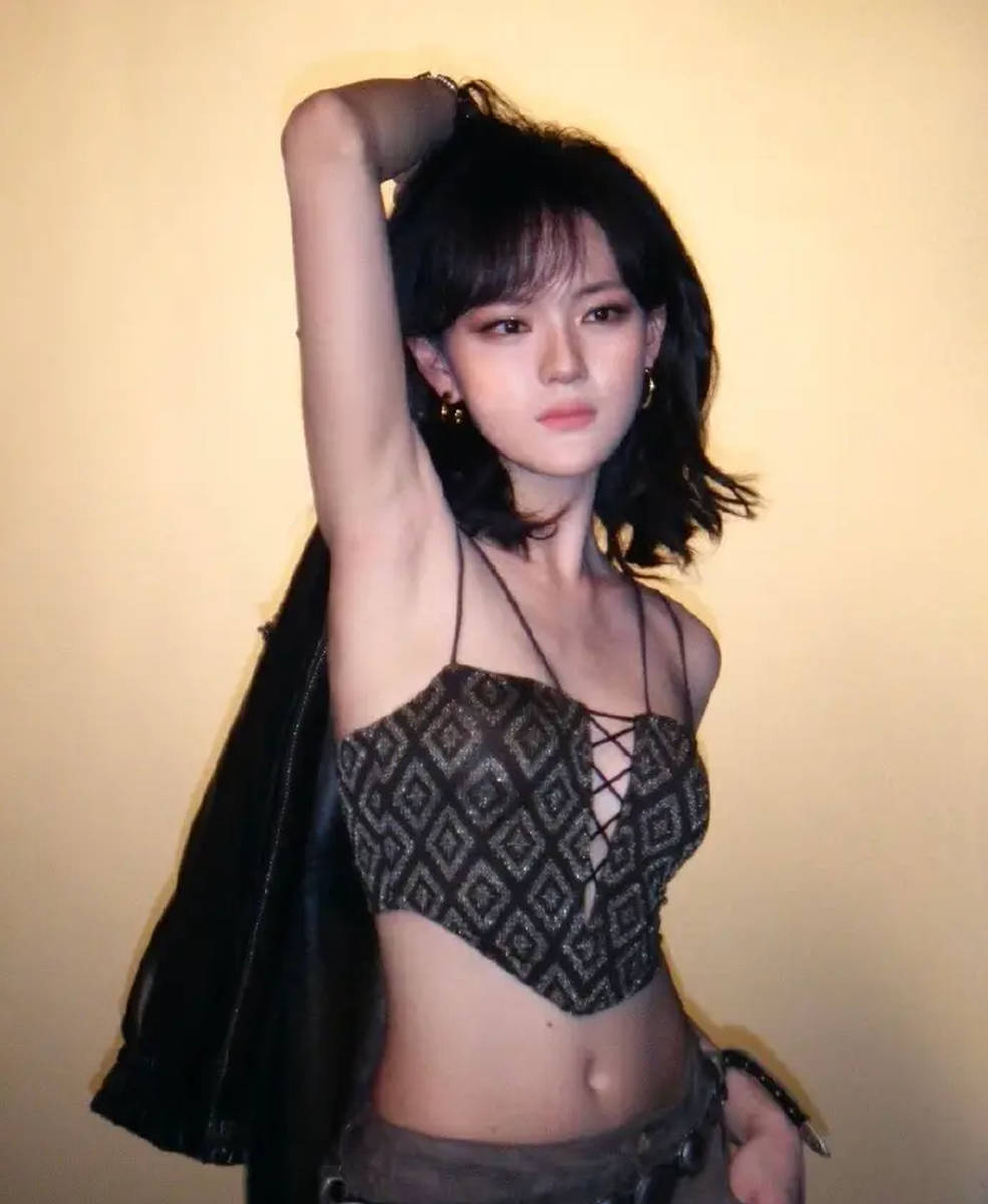 文淇晒比基尼度假照 化身性感辣妹身材凹凸有致