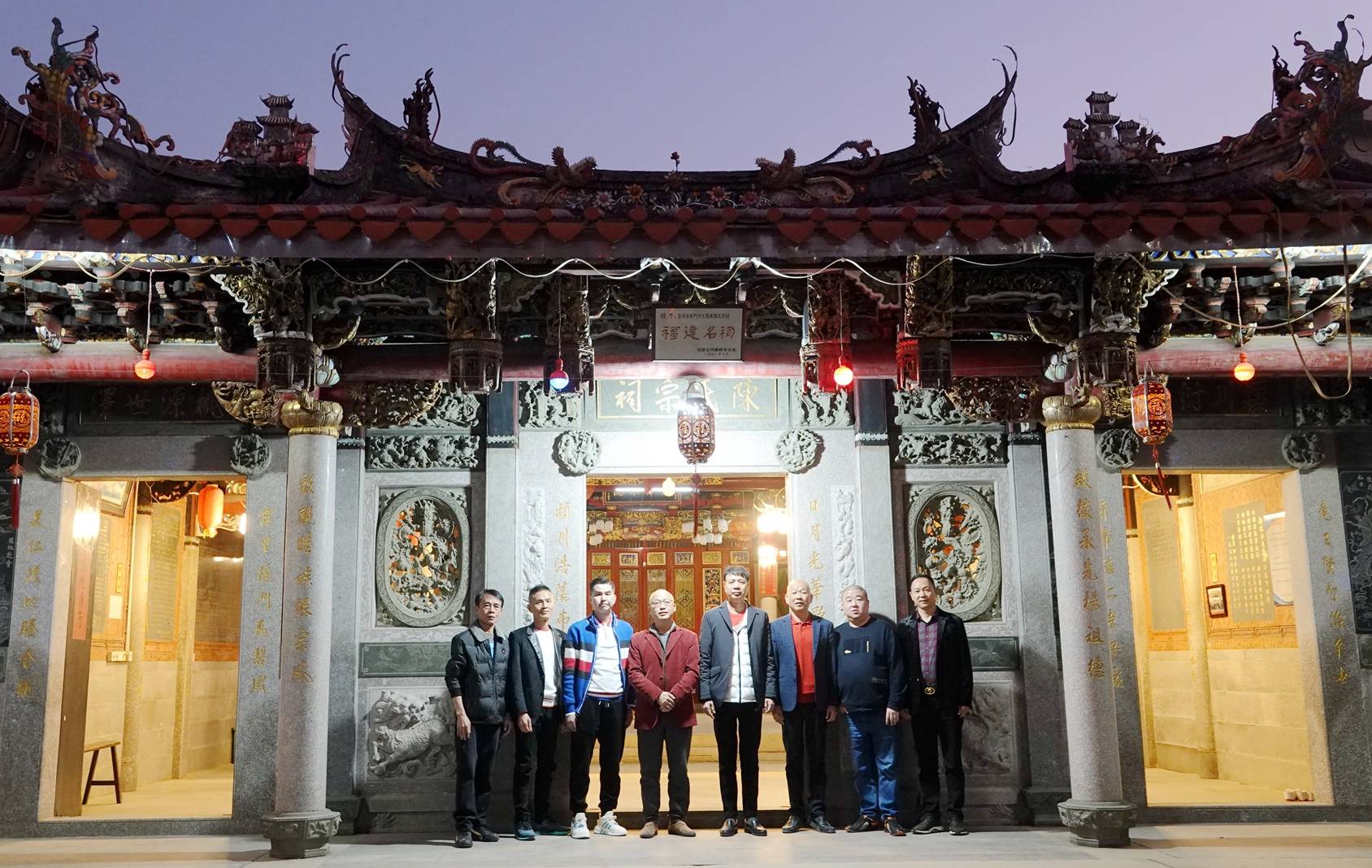 南安市霞美百姓书房增添了丰富的文化内涵,受到了村领导陈朝阳,陈志勇