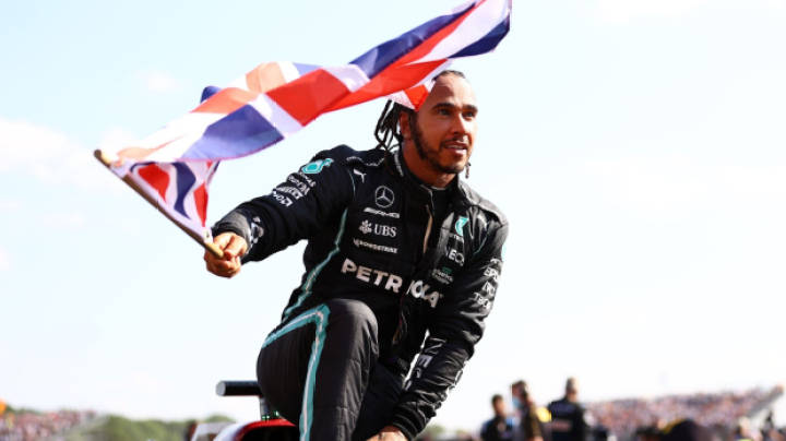 汉密尔顿:四十岁仍会面带微笑地坐进赛车,憧憬比赛