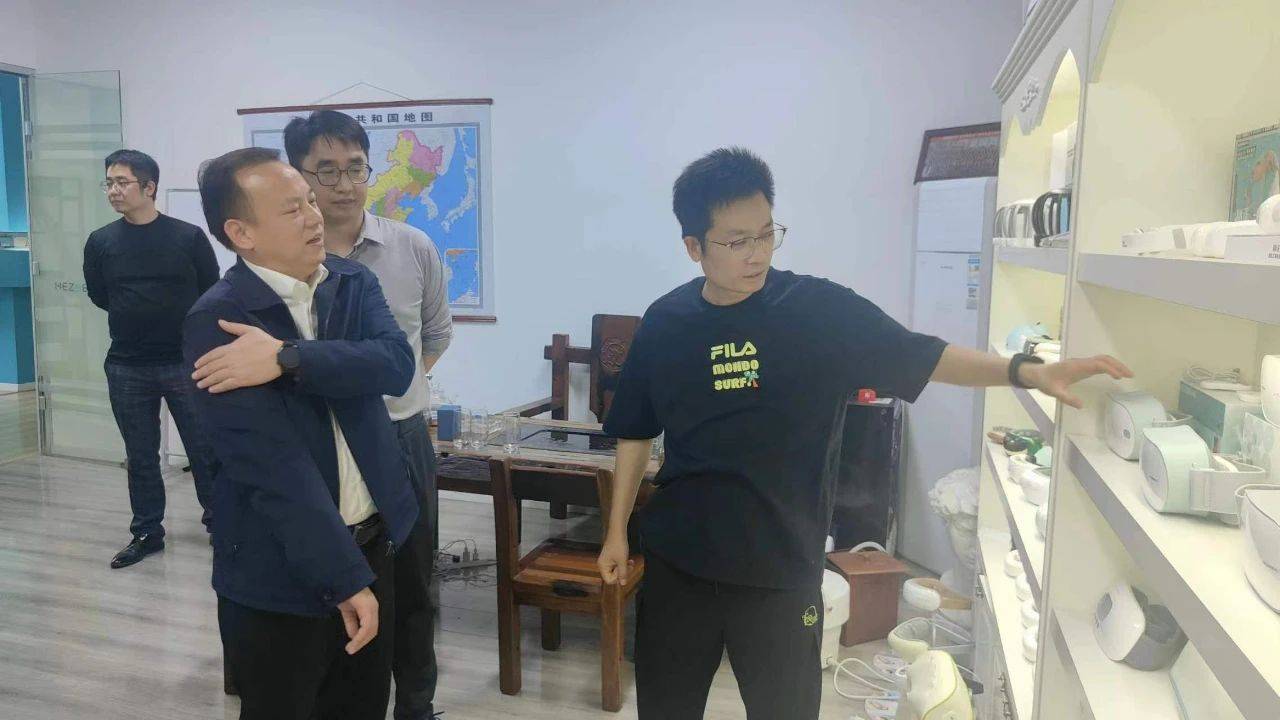 四川广安市广安区杨伟到达青网科技园总部参观_企业_产业链_园区