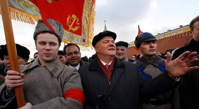 2003年俄罗斯首富公开叫板,普京面带微笑应对,八个月后首富被捕_石油