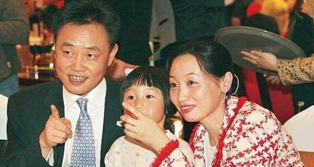 被丈夫遗言激励,成上海女首富后单身至今_魏东_陈金霞_金系