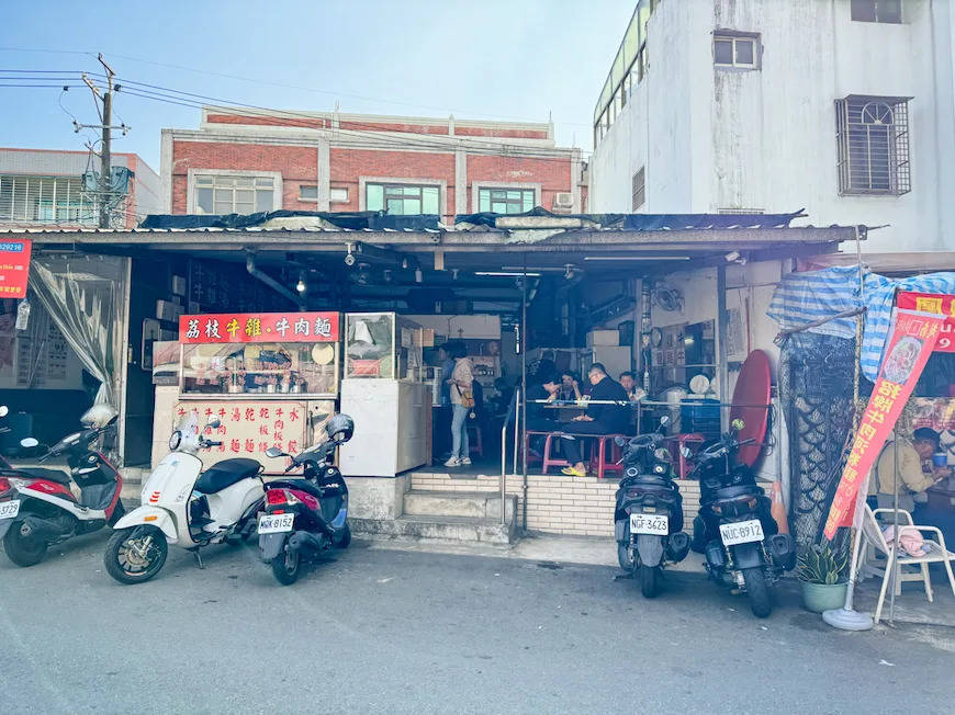 荔枝牛肉汤没有地址,就在虎头山桥下的假日花市区,靠近铁轨在寿山路