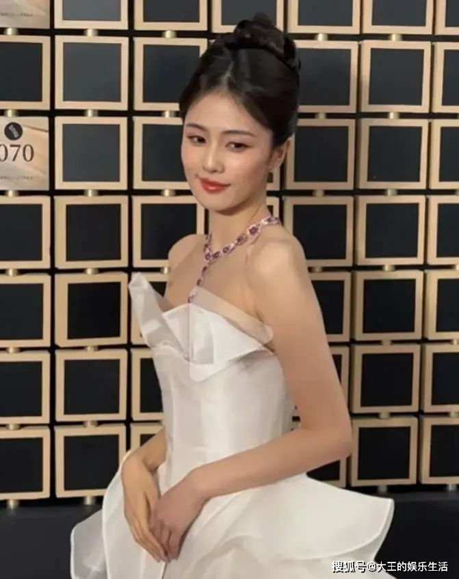 白鹿出席微博之夜,公主白梦妍真的好高贵啊,却惨遭键盘侠攻击!