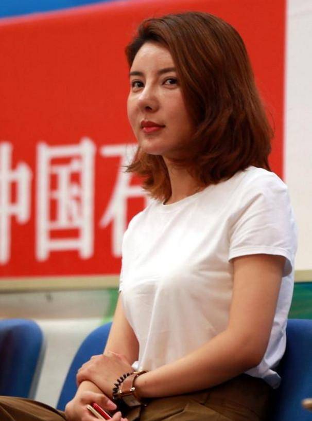 奥运冠军杜丽近况 与同门师弟相守14年,今蜕变为韵味十足的少妇_杜