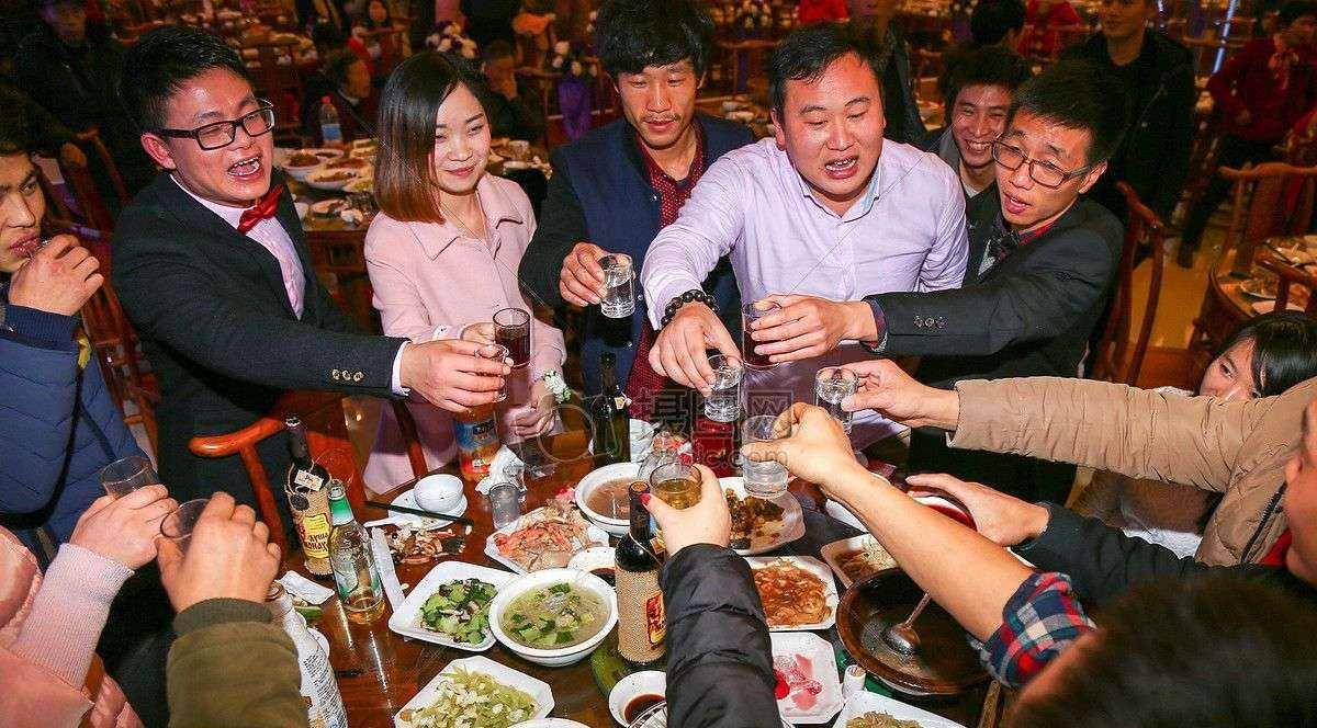 湖南25岁女孩发现自己喝酒不醉,52度白酒当水喝,医生