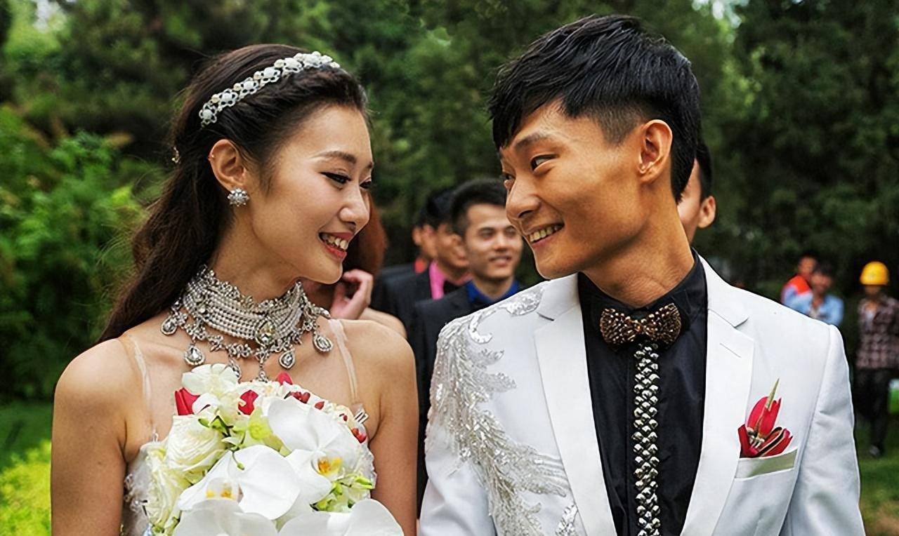 巩汉林儿媳黄一惠,被公婆催婚又催生,连生两女终完成公公心愿_巩天阔