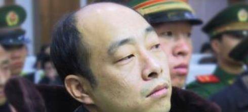 但任爱军不一样,他不需要和其他犯人同住.