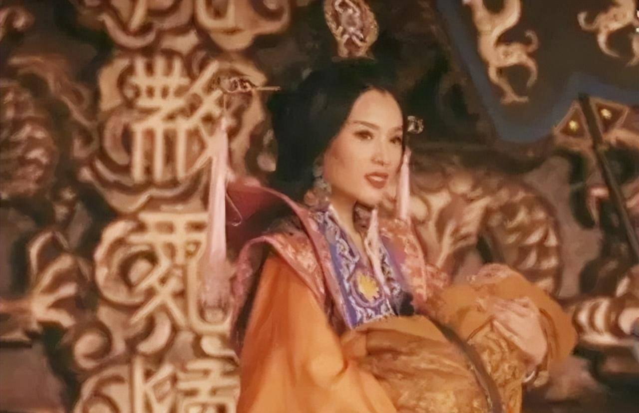 太子大婚当天,太子妃貌美惊艳,皇帝到场:今日起,她