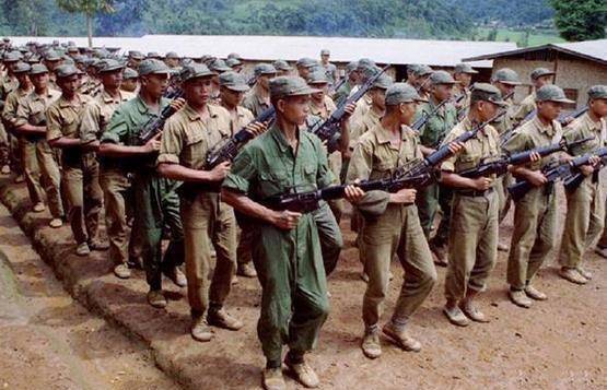 她曾是缅甸最大的毒枭,4岁学会用枪,烟不离手,人称"女皇帝"_毒品_杨二