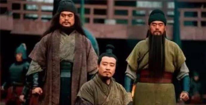 得知张飞死讯,刘备只轻言说4个字,此时诸葛亮才看清他的真面目_关羽