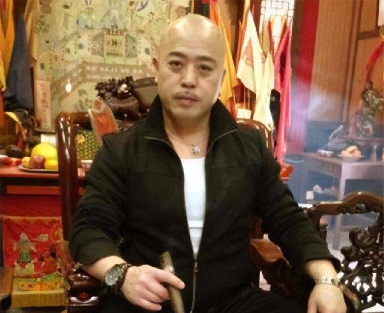 其实,真实的周国祥,正是因为自小便在这种极度凶险的环境中长大,他