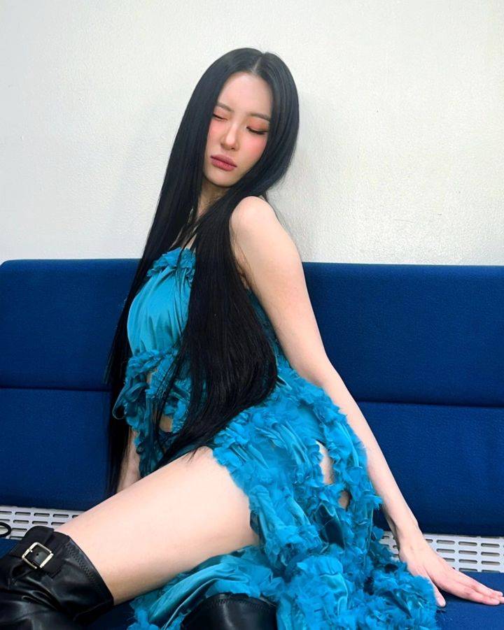 性感小天后李宣美写真赏,纯天然身材令人惊艳,带你领略她的独特魅力!