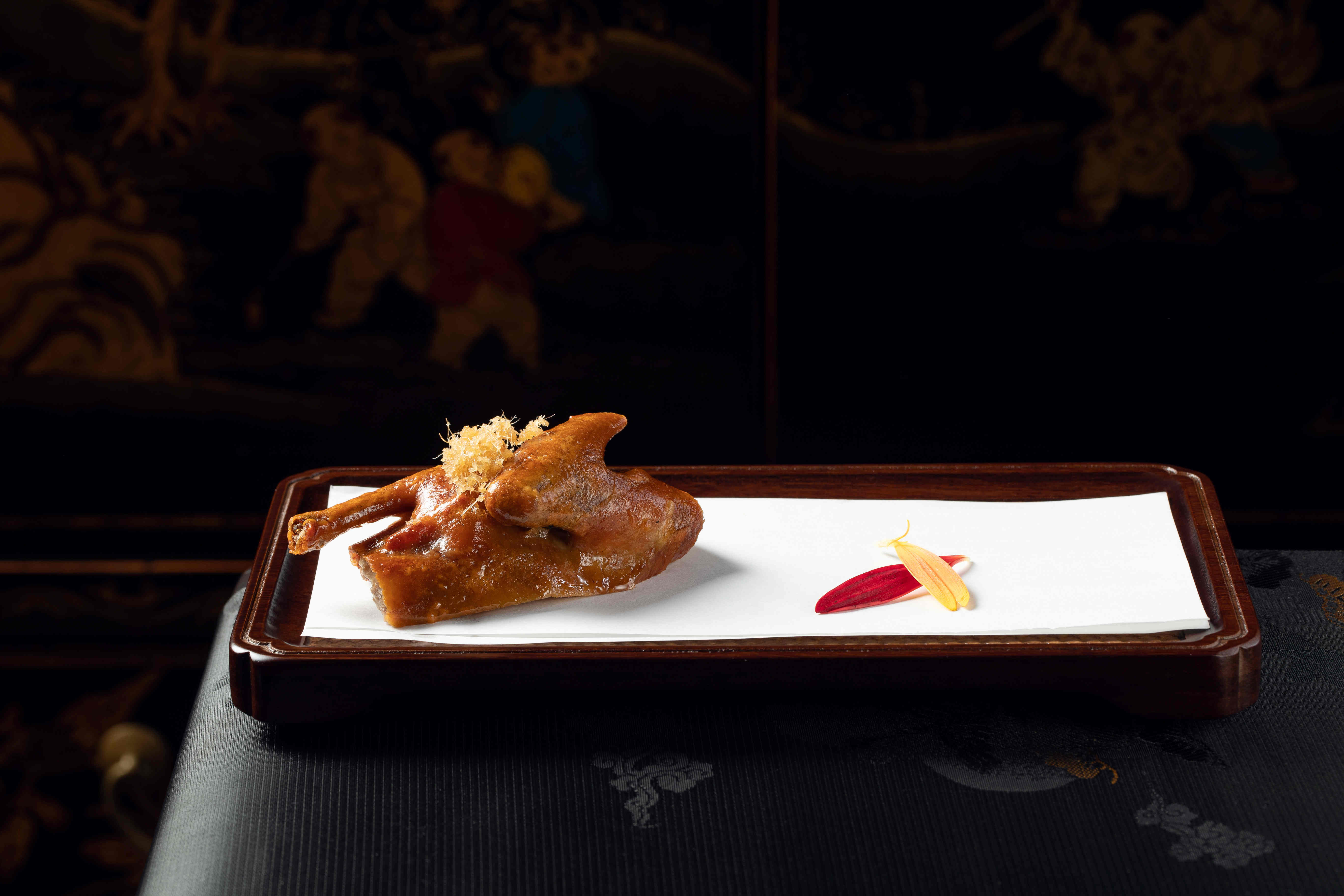 餐厅指南·两星餐厅,由湘菜泰斗王墨泉及湘菜大师王焰峰父子共同创立