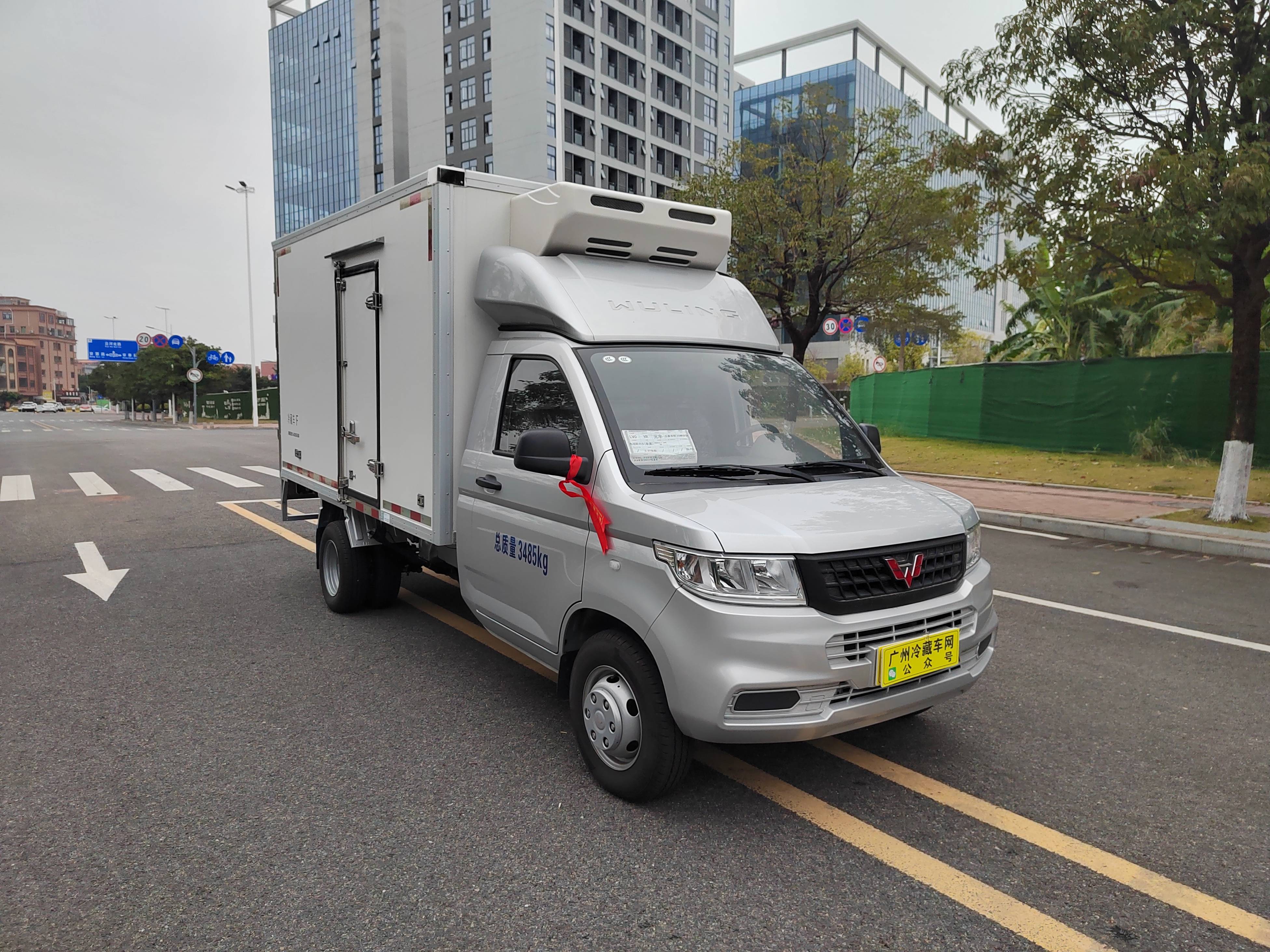 五菱冷藏车2.0排量后双轮胎 车厢9立方