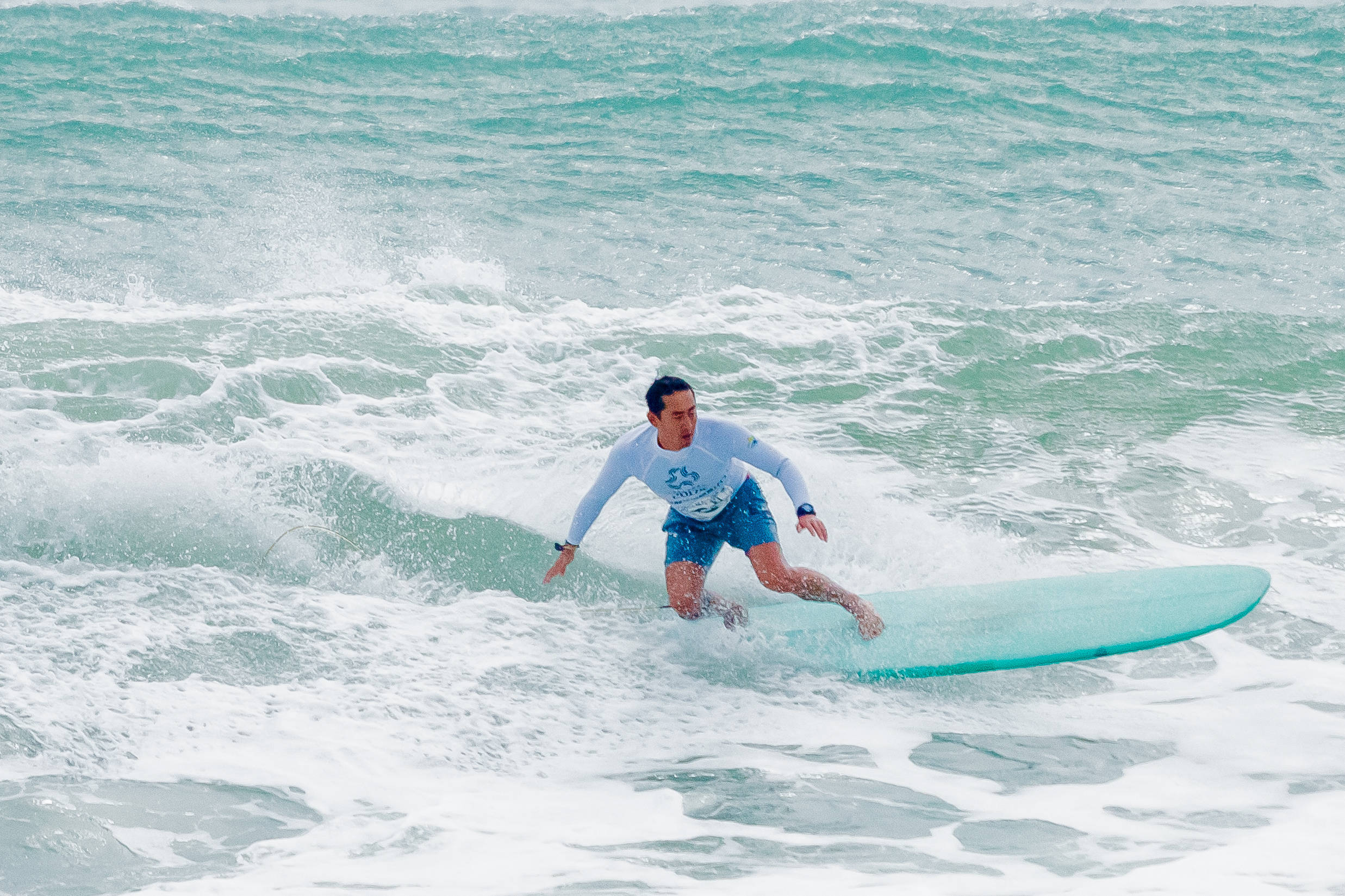 冲浪的魅力:为何这项运动如此引人入胜?_技巧_海浪_挑战