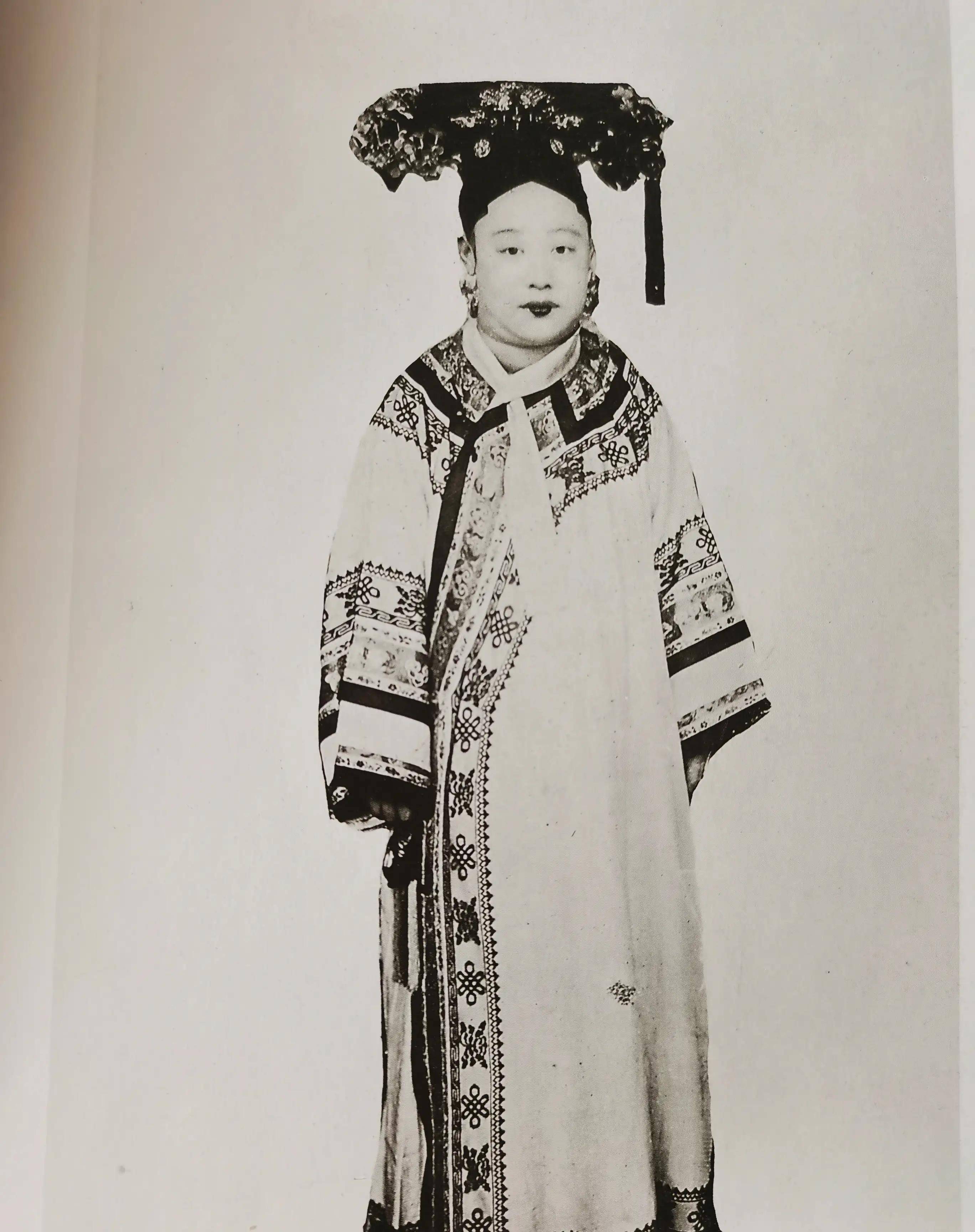 看100年前照片 光绪为何独宠珍妃,而皇后被说是"最丑"皇后_瑾妃_慈禧