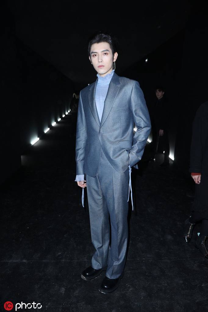 陈飞宇现身diormen秀场看秀