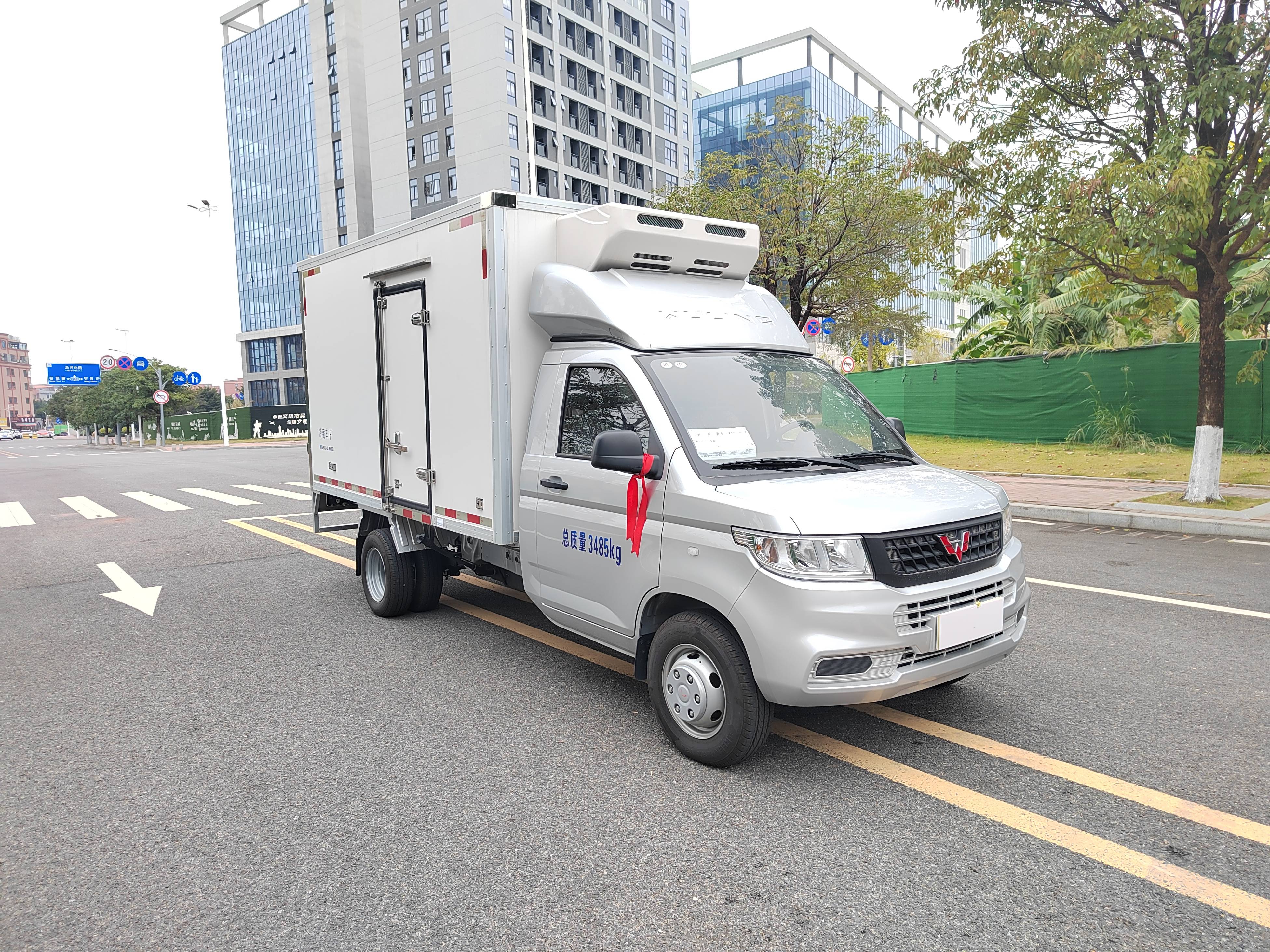 广东冷藏车网:五菱冷藏车2.0排量后双轮胎 车厢9立方_搜狐汽车_搜狐网