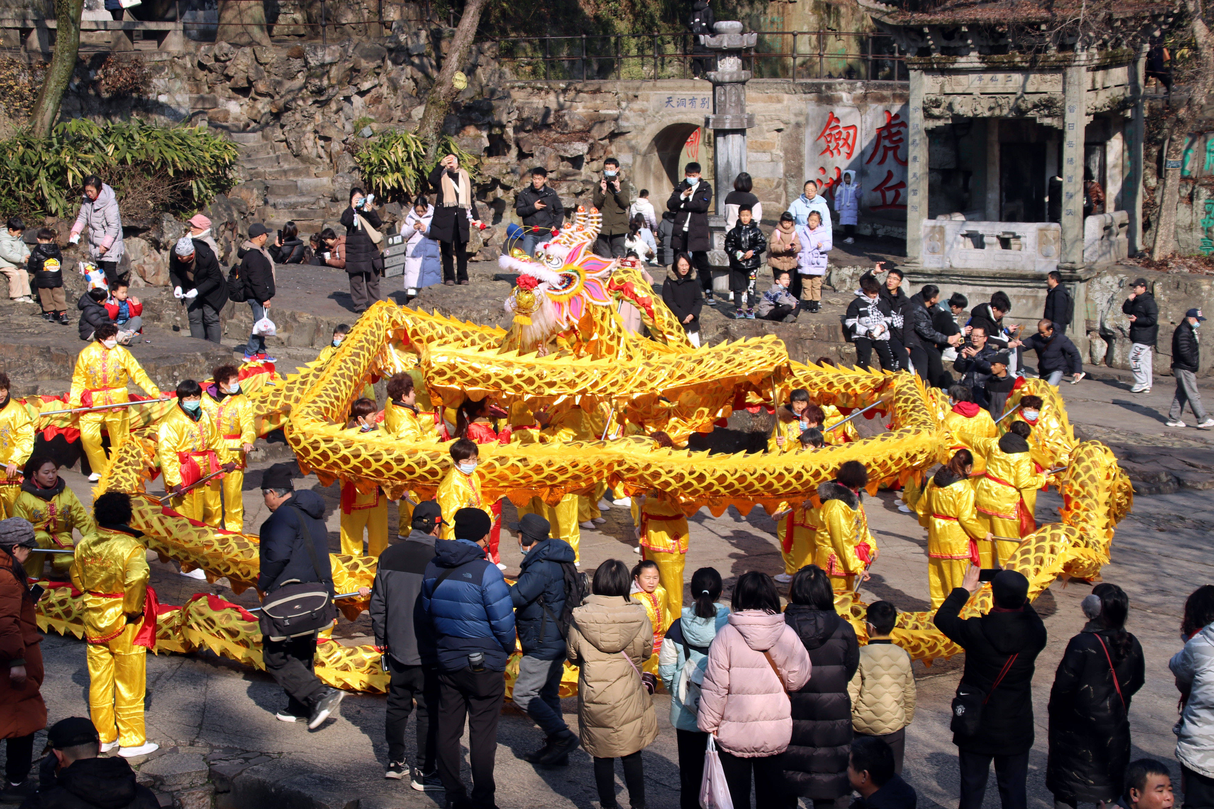 虎年逛庙会图片图片