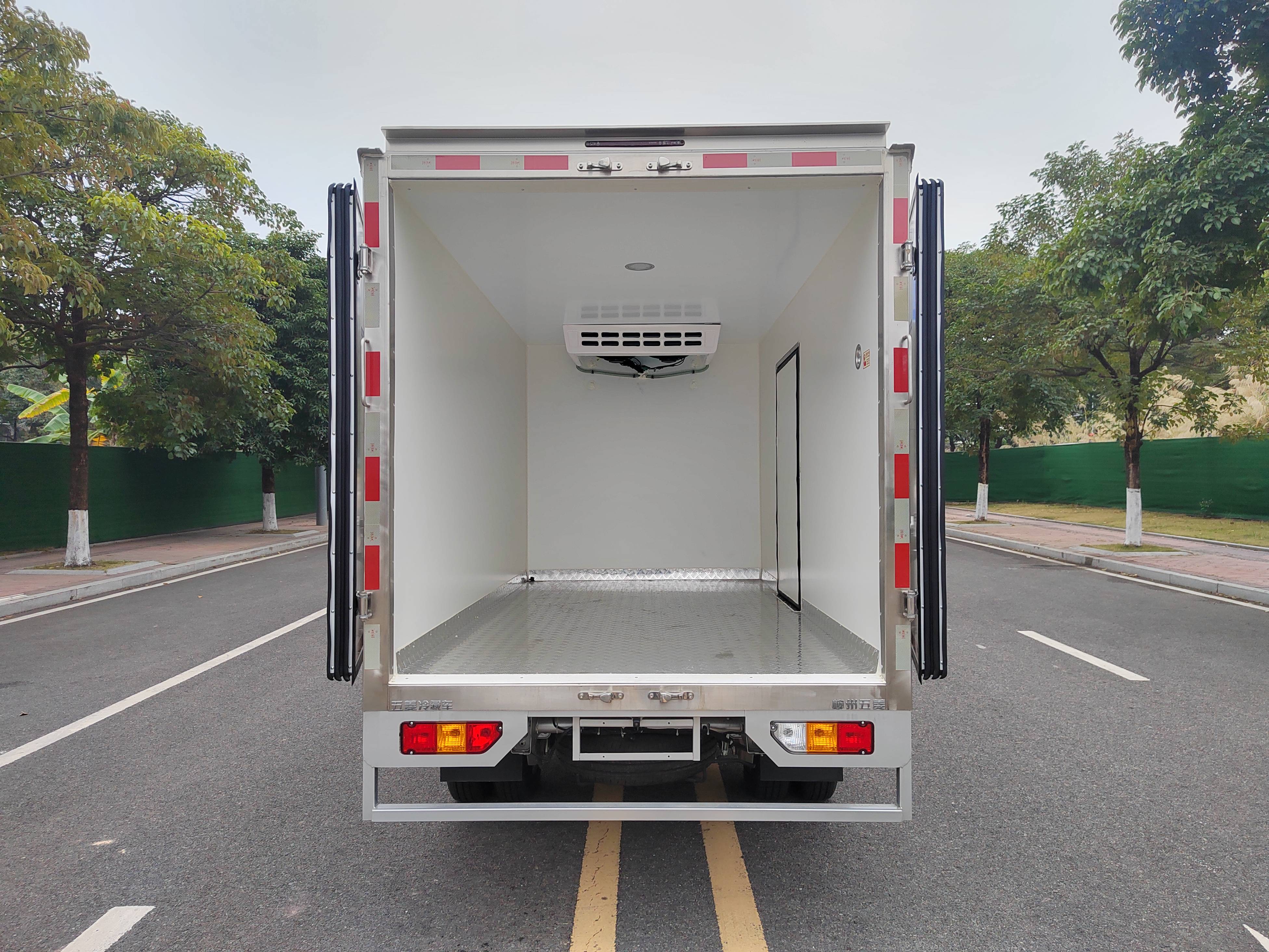 广东冷藏车网:五菱冷藏车2.0排量后双轮胎 车厢9立方_搜狐汽车_搜狐网