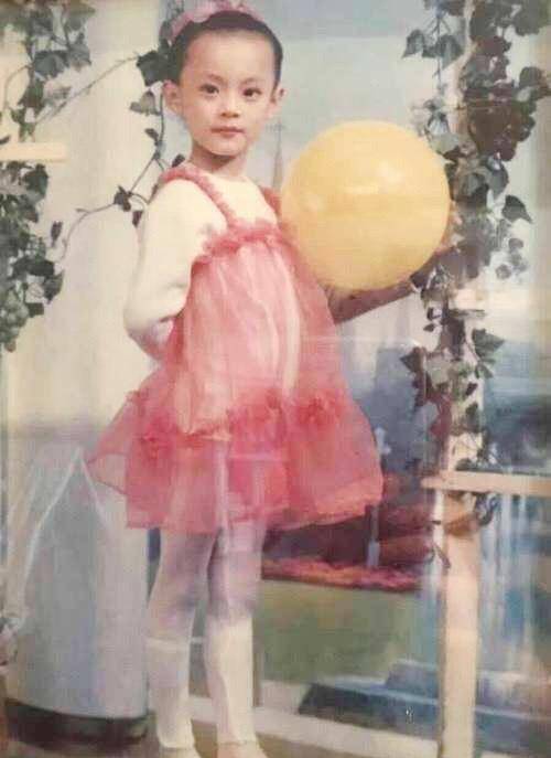 孙俪生父抛弃妻女,成名后女儿为他买房,承担同父异母妹妹学费_父亲