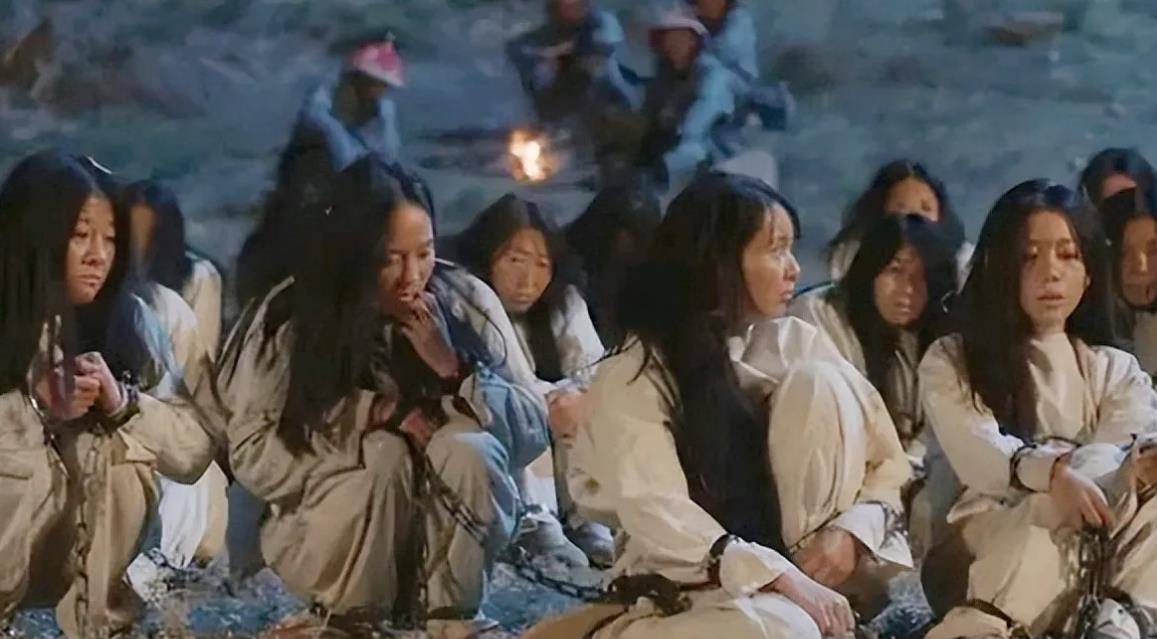 古代押送流放的女囚犯,来回足有数千里路,为何衙役们还争着去做_犯人