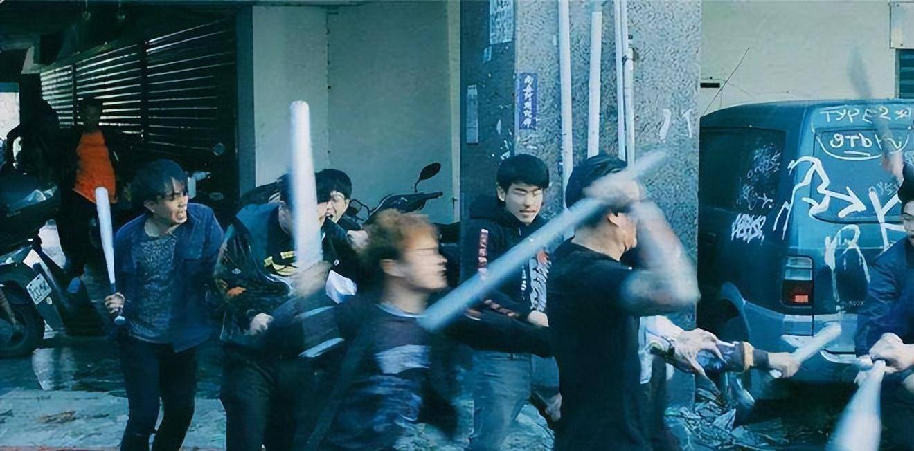 事实也的确如他所料,葛肇煌跑到香港之后,当地的黑帮对这个新来势力极