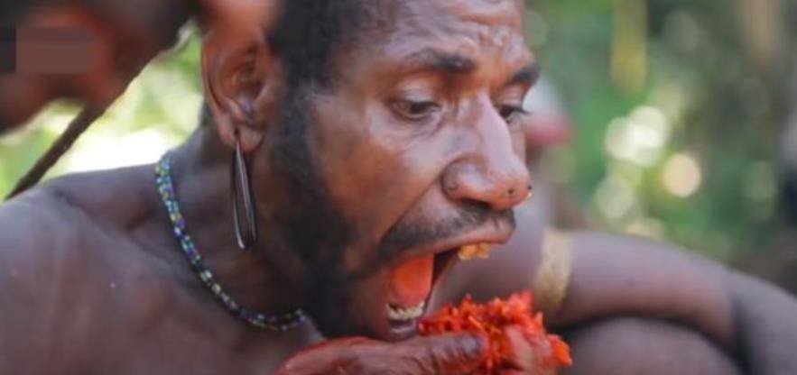 全球唯一的食人族仅剩4000人,平均年龄不超40岁,他们还吃人吗?