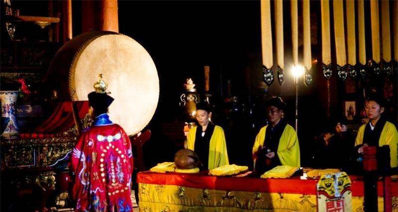 武当山上的"夺命"香炉,百年来殉命者不计其数,如今稍有改动_龙头_道教