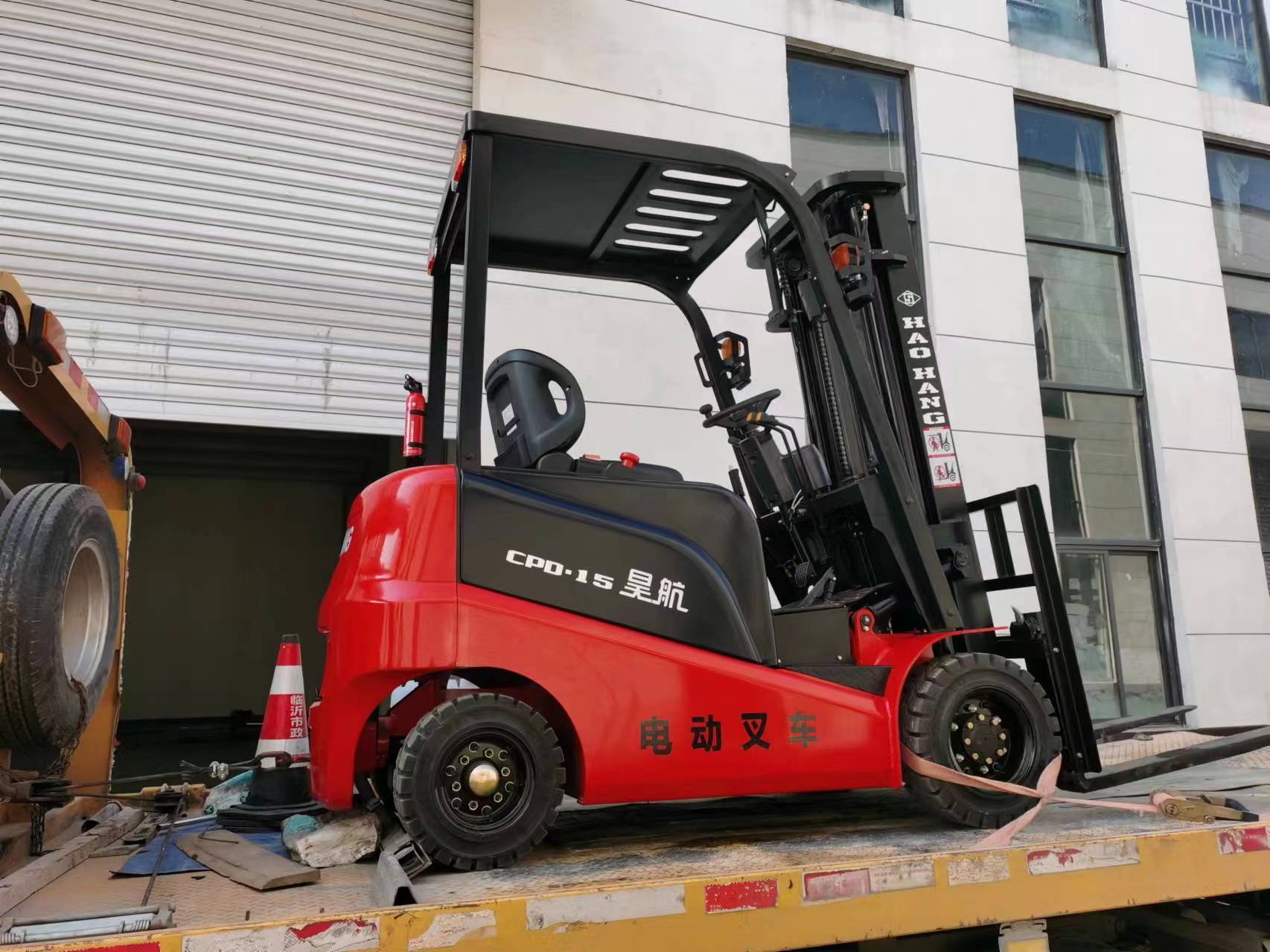 1.5吨电动叉车可以叉多重的货物(昊航电动叉车)_搜狐汽车_搜狐网