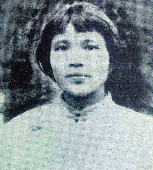 革命烈士向警予,身着绿色旗袍上刑场,死前嘴里被塞满石头沙子_反动派