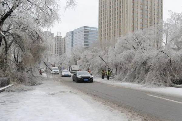 冬季最强雨雪来袭:10省大雪5省冻雨,春运出行需谨慎!