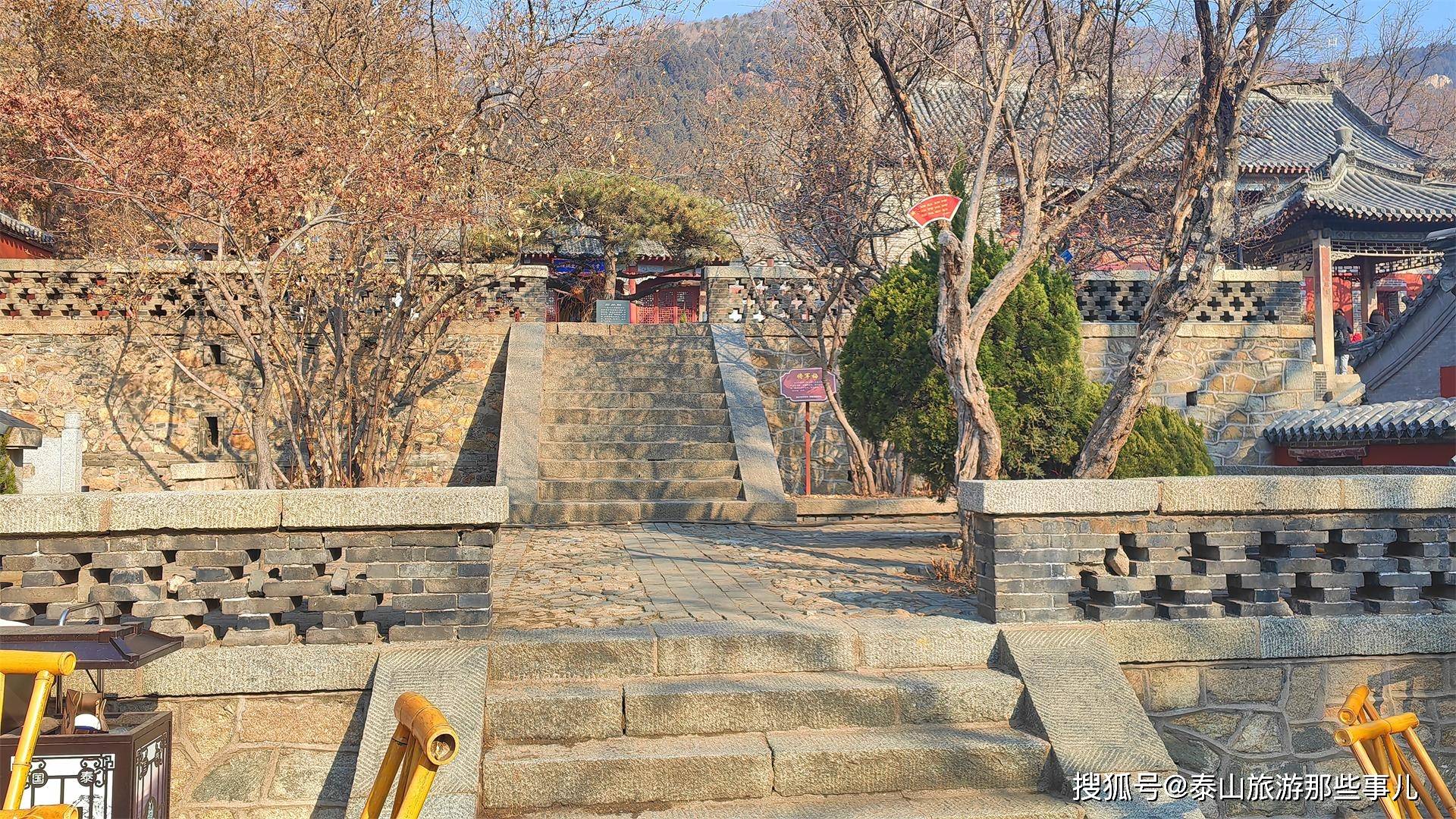 泰安:泰山一座寺廟,山光雲影玲瓏,暗藏1個傳奇和尚的