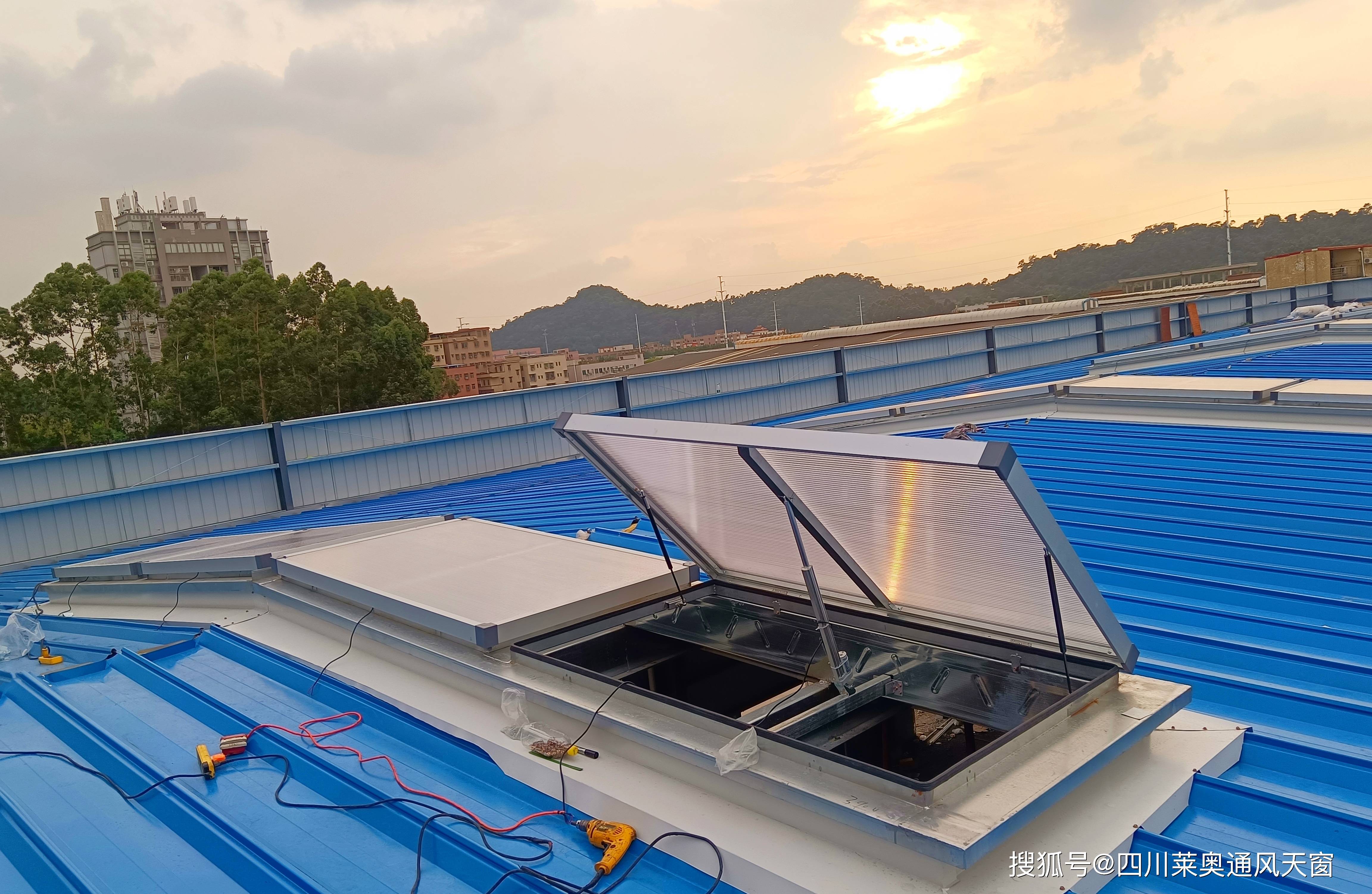 【四川莱奥天窗】选择适合不同厂房结构的排烟天窗