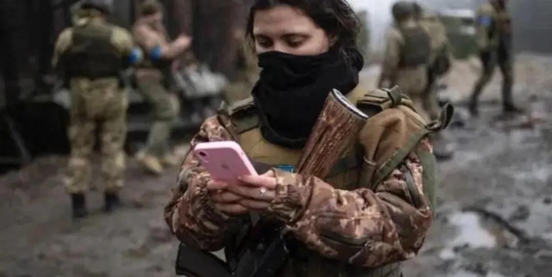 俄乌战场上,乌女兵战死,尸体堆积如山,令人心痛_战争_人民_命运