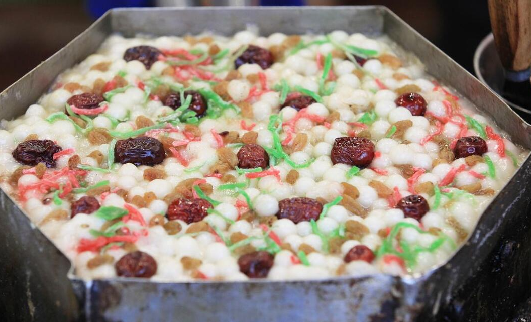 10,梅花糕最后要介绍的是梅花糕,这是南京的一种传统糕点,外形似梅花