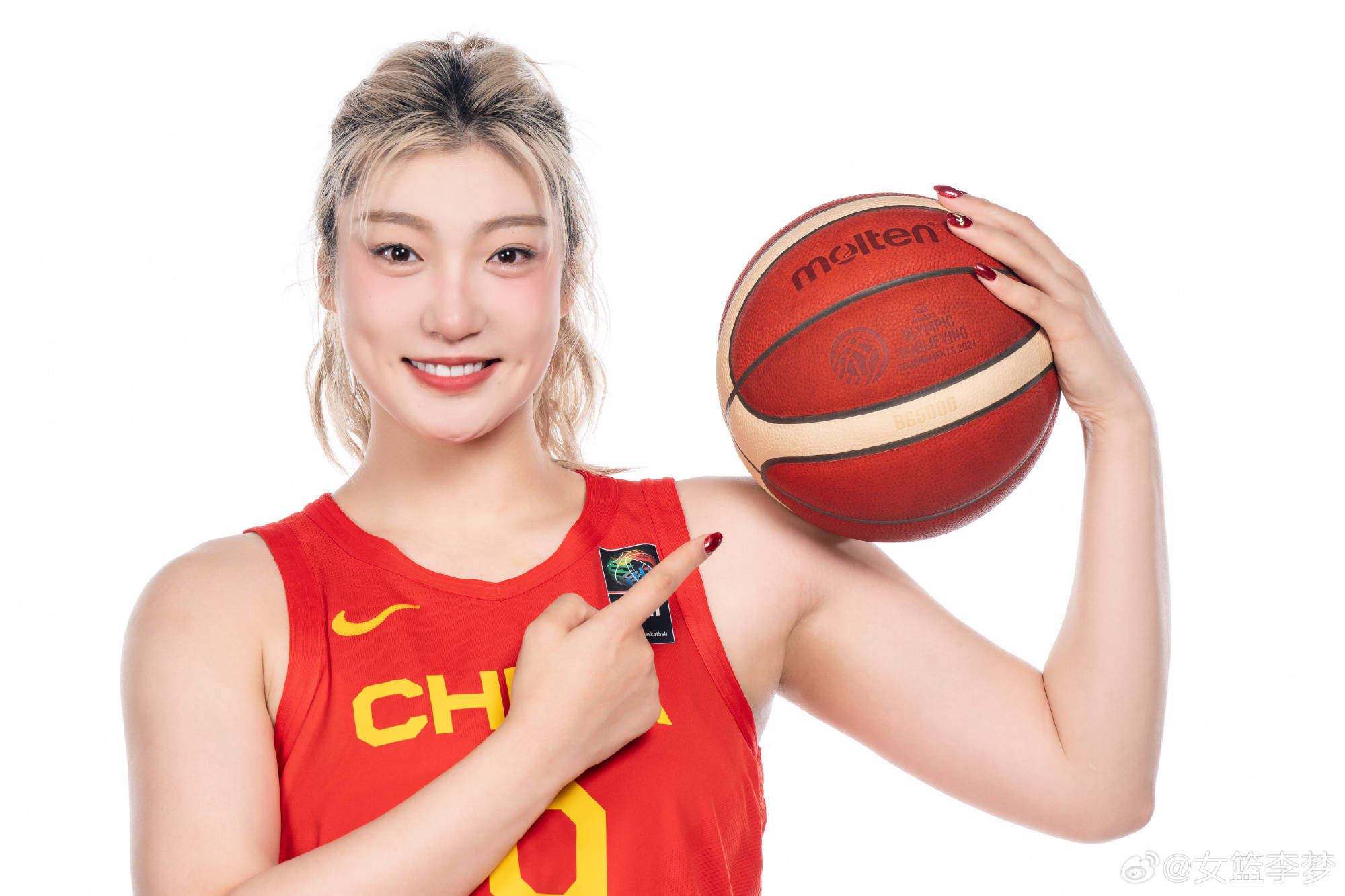 中国女篮第一美女李梦图片